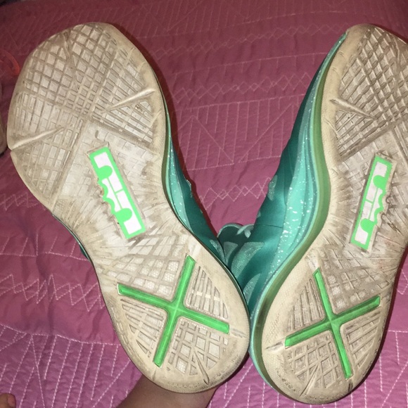 Nike Kyrie Irving basketball shoes - Picture 2 of 6